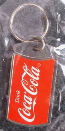93112-10 € 2,50  coca cola ijzeren sleutelhanger